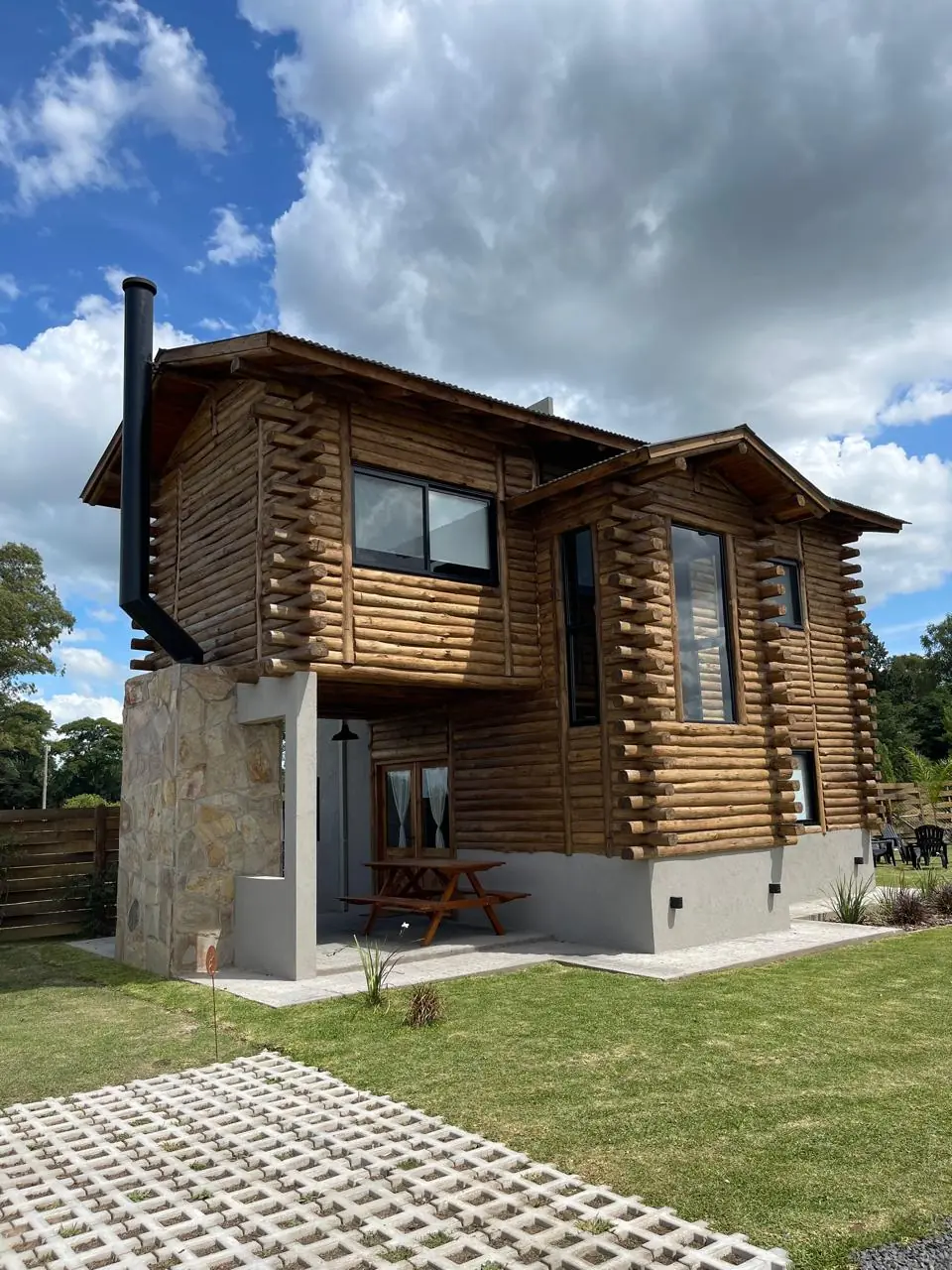 La cabaña con nubes de verano.