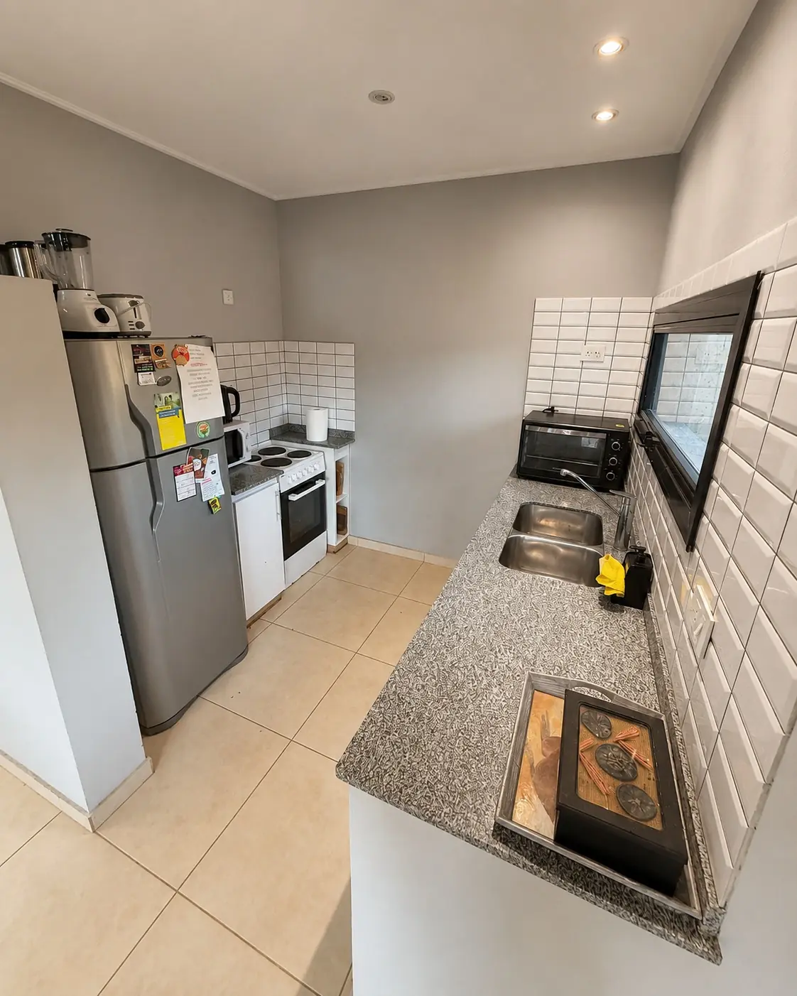 La cocina completa.