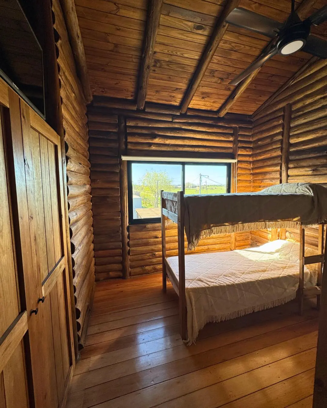 Las cuchetas de la habitación para cuatro.