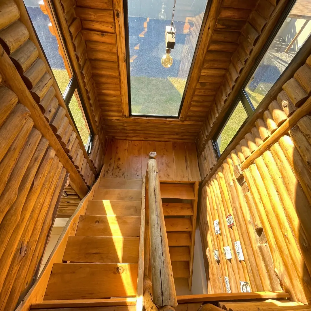 La escalera vista desde arriba.